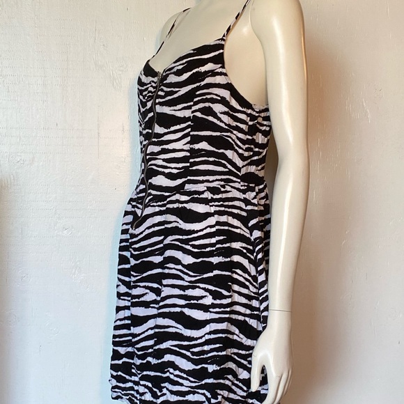 Divided by H&M Zebra Stripes Dress - Picture 4 of 7